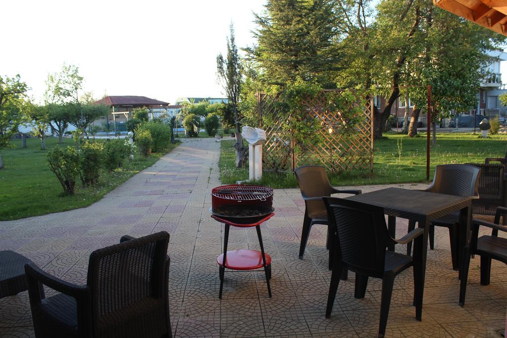Galeria In The Garden Hotel Plovdiv Exterior photo
